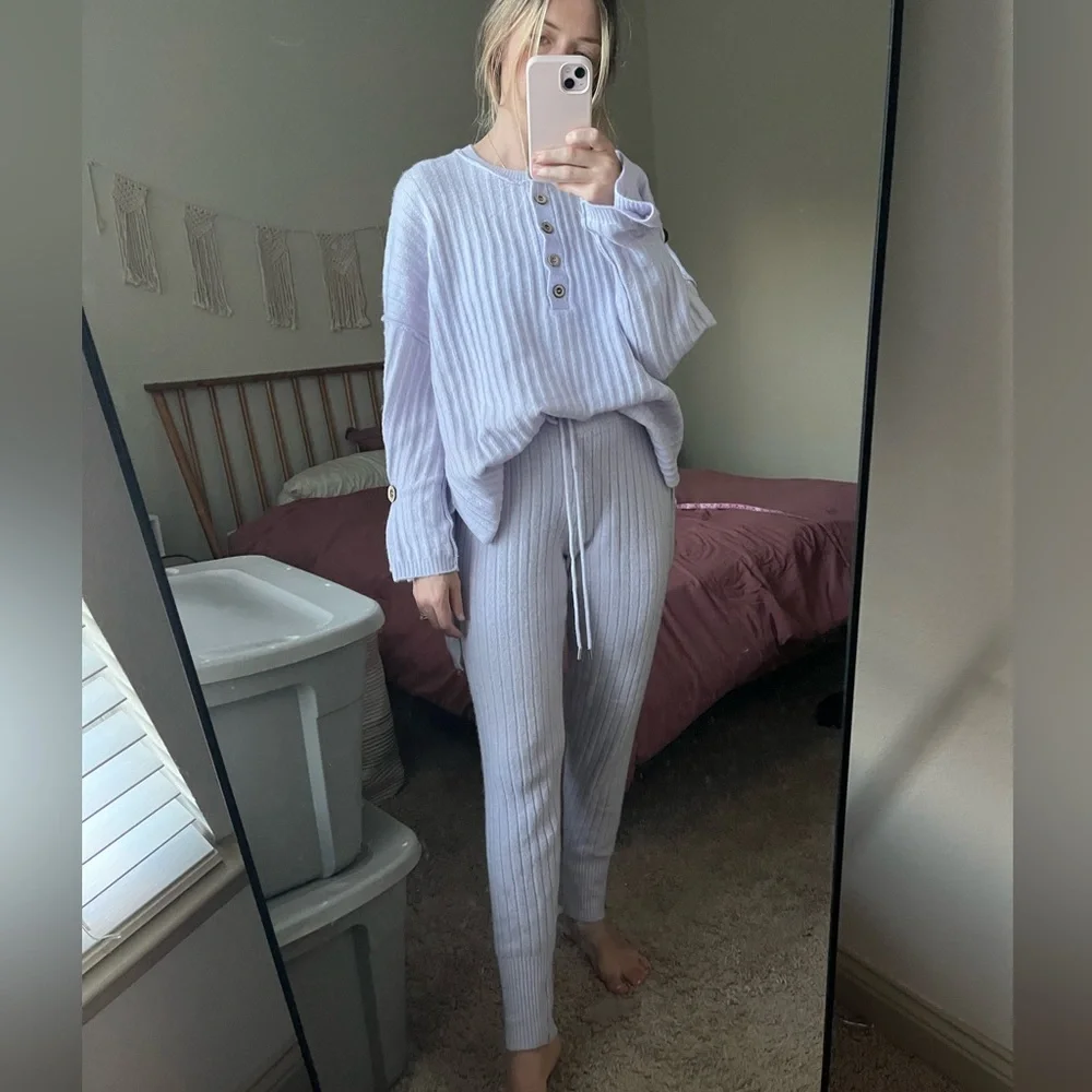 SOLD FP intimately around the clock lounge SET in lavender - Picture 4 of 7